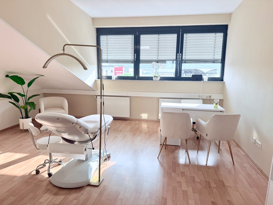 Praxis - Behandlungsraum mit modernem Design